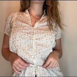 Vintage No Boundaries white and pink floral blouse with a cute bow detail